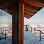 Villa Aislamiento, Luxus Faház