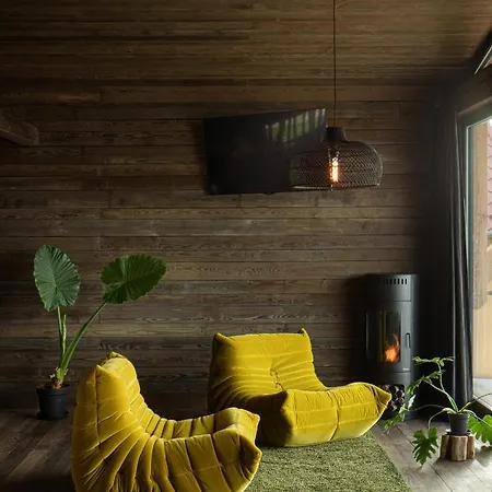 Aislamiento, Luxus Fahaz Villa *