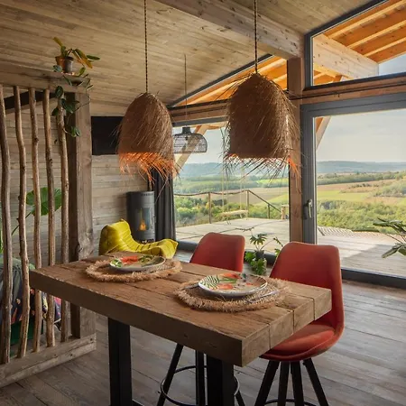 Aislamiento, Luxus Fahaz Villa *