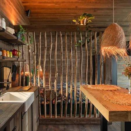 Aislamiento, Luxus Fahaz