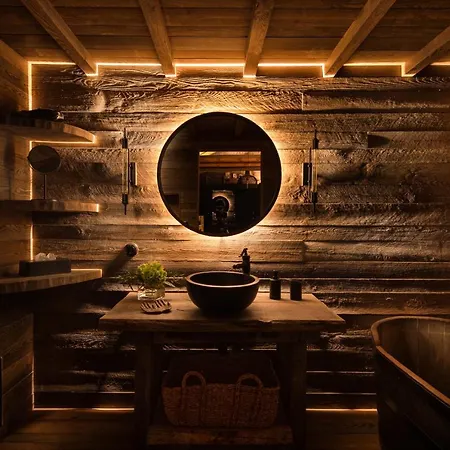 Aislamiento, Luxus Fahaz Zalaegerszeg