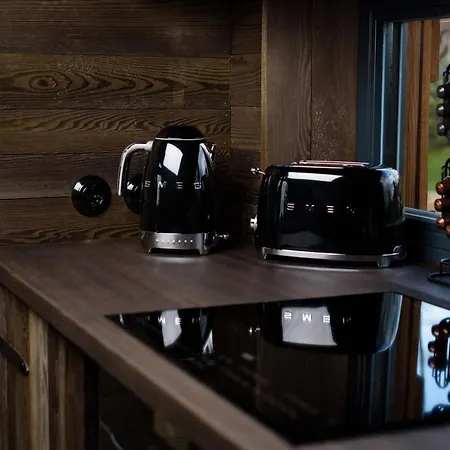 Aislamiento, Luxus Fahaz Villa *