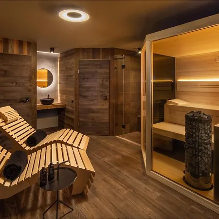 Villa Aislamiento, Luxus Fahaz Zalaegerszeg