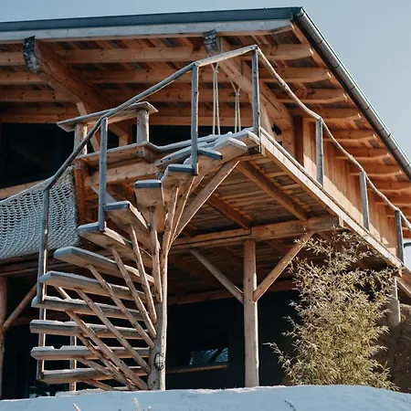 Aislamiento, Luxus Fahaz *