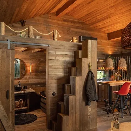 Aislamiento, Luxus Fahaz Villa Zalaegerszeg