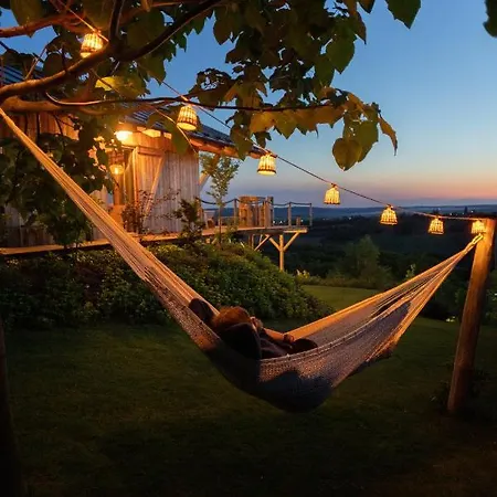 Aislamiento, Luxus Fahaz *