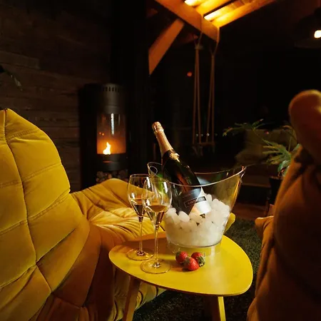 Aislamiento, Luxus Fahaz Zalaegerszeg