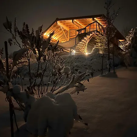 Aislamiento, Luxus Fahaz Villa *