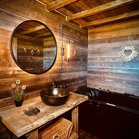 Aislamiento, Luxus Fahaz Zalaegerszeg