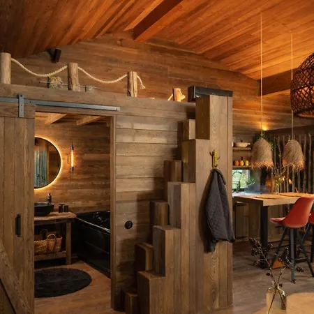 Aislamiento, Luxus Fahaz Zalaegerszeg