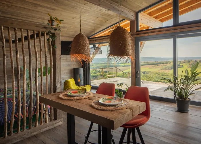 Aislamiento, Luxus Fahaz Villa *