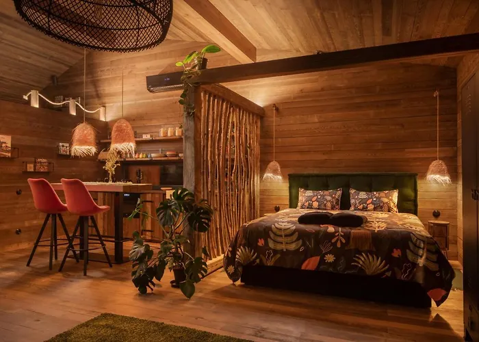 Villa Aislamiento, Luxus Fahaz *