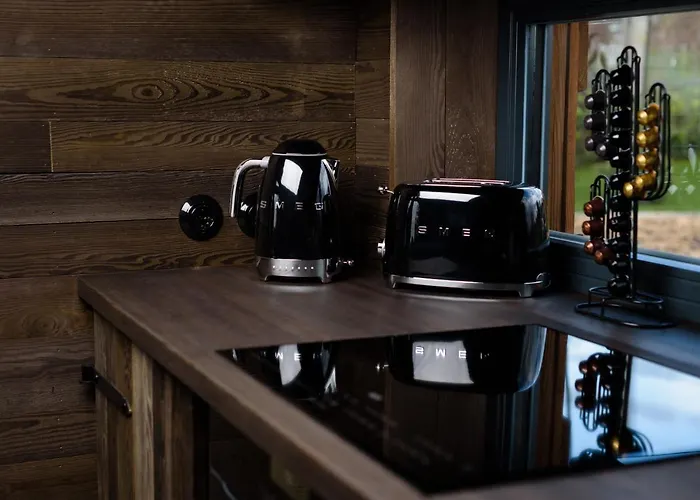 Aislamiento, Luxus Fahaz Villa *