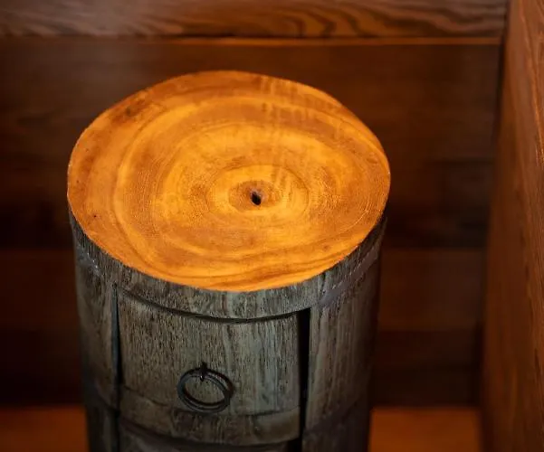 Aislamiento, Luxus Fahaz * Zalaegerszeg