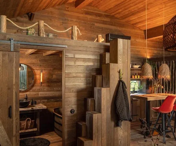 Aislamiento, Luxus Fahaz Villa Zalaegerszeg