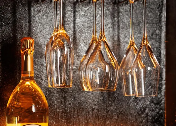 Aislamiento, Luxus Fahaz Villa *