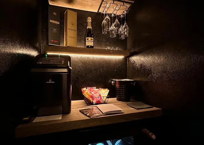 Villa Aislamiento, Luxus Fahaz Zalaegerszeg