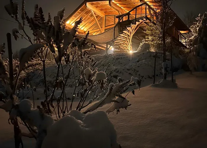 Aislamiento, Luxus Fahaz Villa *