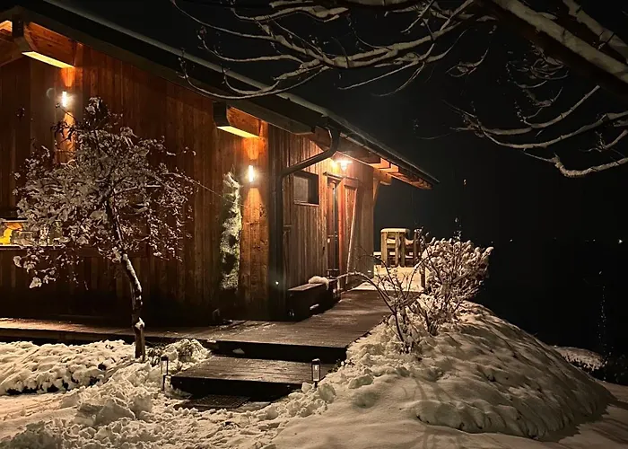 Aislamiento, Luxus Fahaz Zalaegerszeg