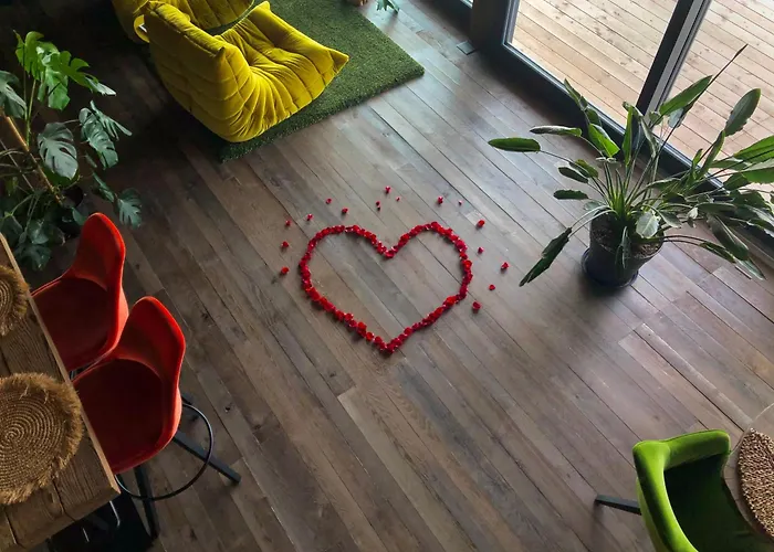 Aislamiento, Luxus Fahaz * זלאגרסג