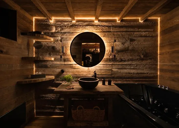 Aislamiento, Luxus Fahaz Villa *