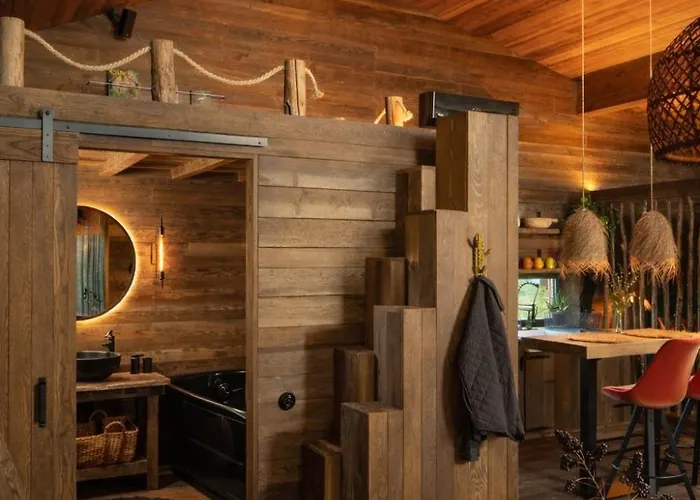 Aislamiento, Luxus Fahaz Zalaegerszeg